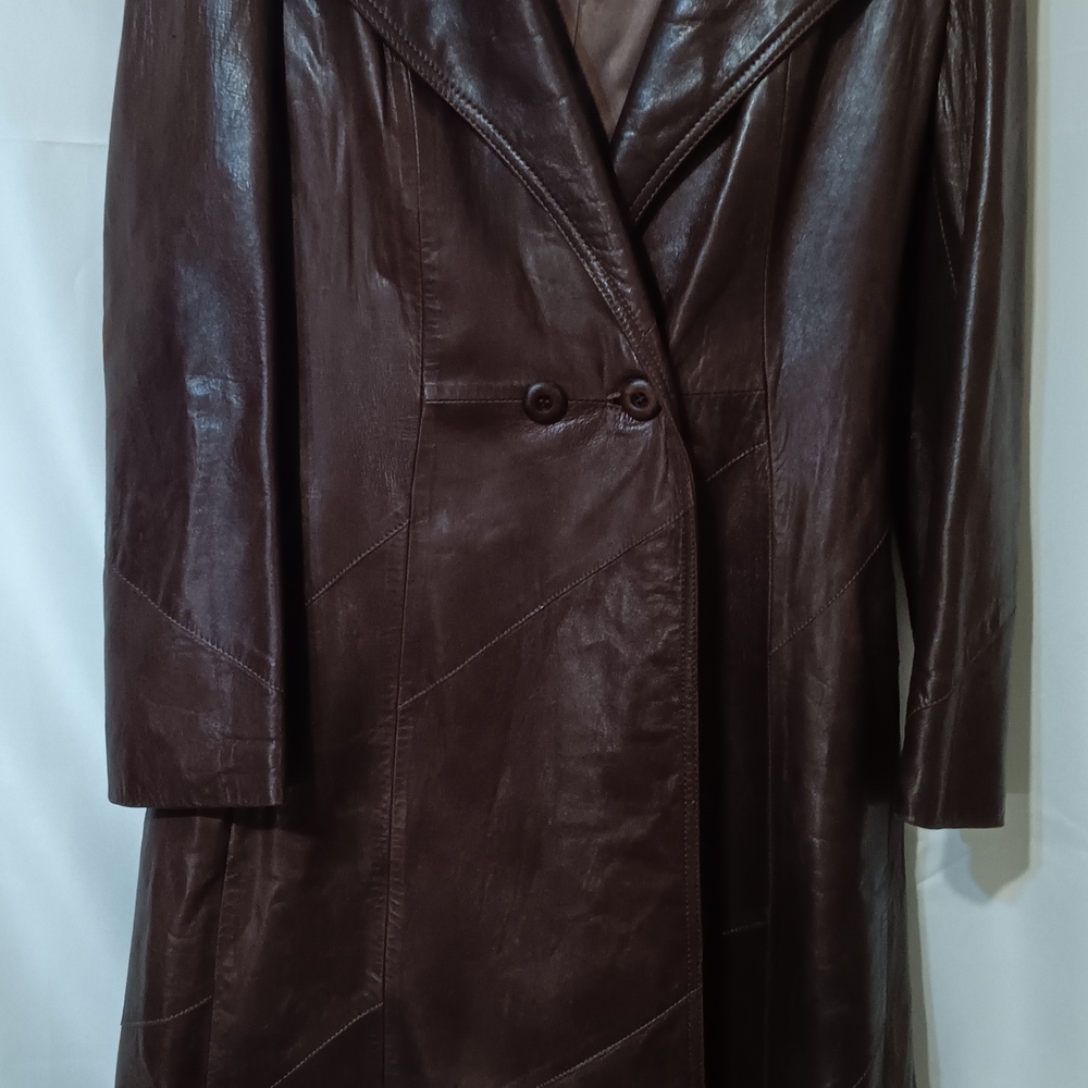 Vintage 1970s Elegant Brown Leather Women's Coat